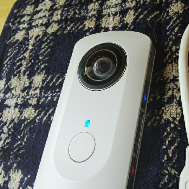 RICOH(リコー)のRICOH THETA 360度カメラ スマホ/家電/カメラのカメラ(コンパクトデジタルカメラ)の商品写真