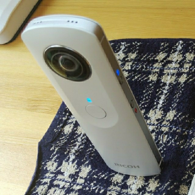 RICOH(リコー)のRICOH THETA 360度カメラ スマホ/家電/カメラのカメラ(コンパクトデジタルカメラ)の商品写真