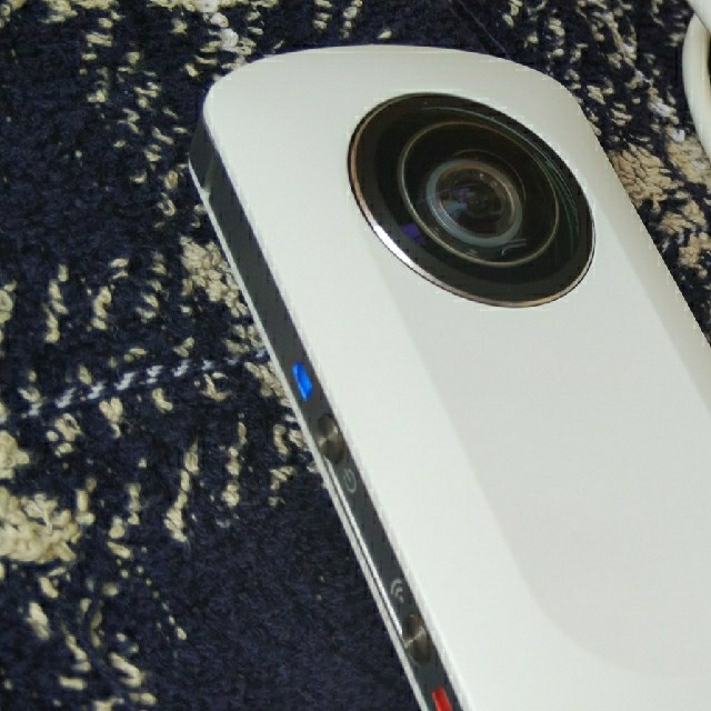 RICOH(リコー)のRICOH THETA 360度カメラ スマホ/家電/カメラのカメラ(コンパクトデジタルカメラ)の商品写真