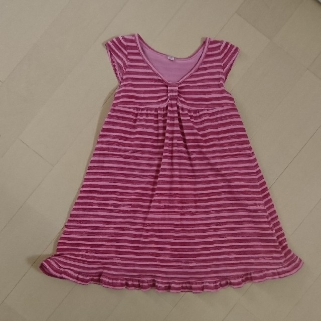 UNIQLO(ユニクロ)のUNIQLO ピンクのボーダーワンピース 110 キッズ/ベビー/マタニティのキッズ服女の子用(90cm~)(ワンピース)の商品写真