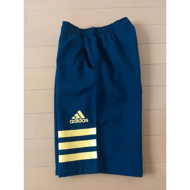 adidas(アディダス)のアディダスハーフパンツ キッズ/ベビー/マタニティのキッズ服男の子用(90cm~)(パンツ/スパッツ)の商品写真