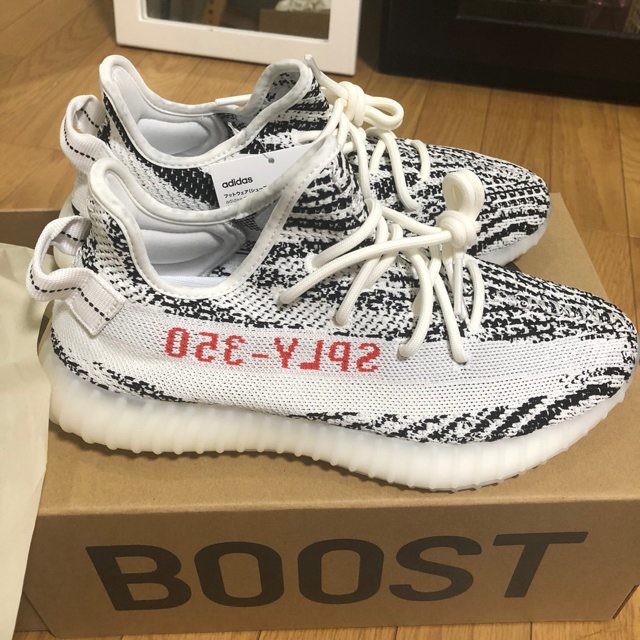 スニーカーyeezy boost 350 v2 ゼブラ　26.0