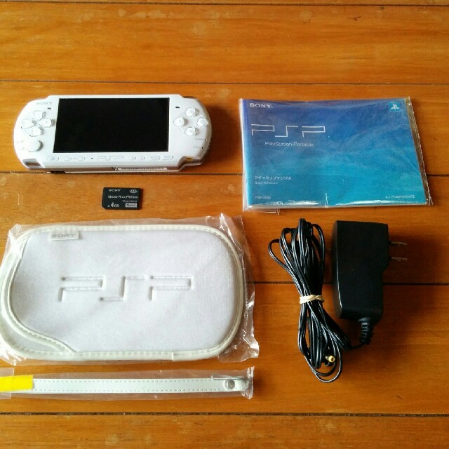 PlayStation Portable(プレイステーションポータブル)のpsp3000 エンタメ/ホビーのゲームソフト/ゲーム機本体(携帯用ゲーム機本体)の商品写真