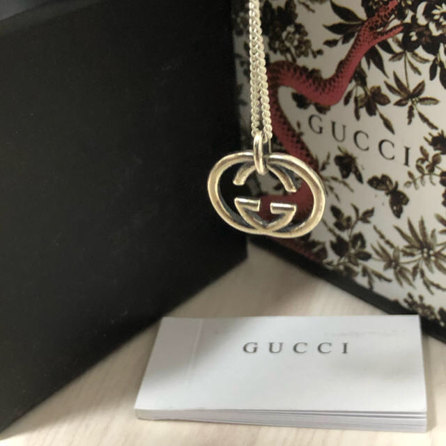 グッチ（GUCCI） インターロッキングGGロゴデザインネックレストップ | フリマアプリ ラクマ