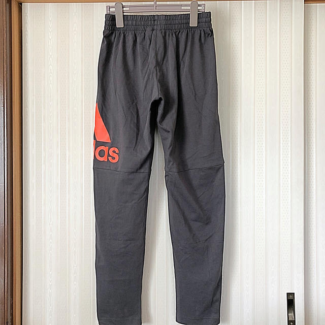 adidas(アディダス)のadidasカジュアルパンツ レディースのパンツ(カジュアルパンツ)の商品写真