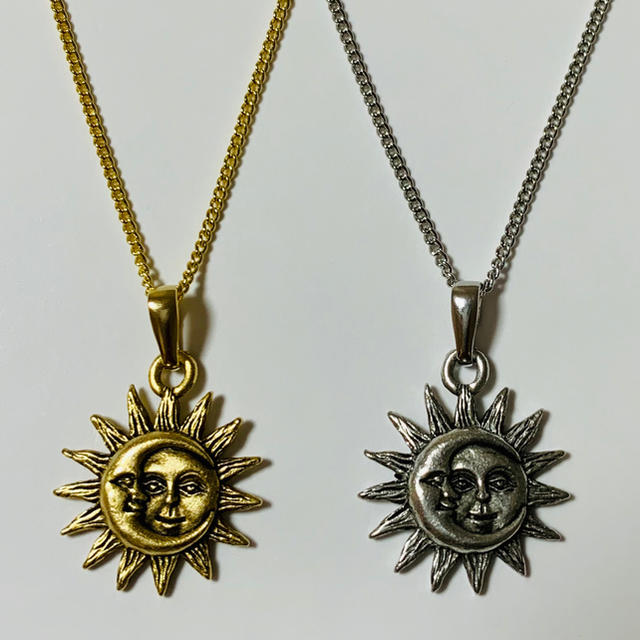 ミニ太陽と月　アンティーク　コインネックレス　シルバー　ゴールド男女兼用　高品質 メンズのアクセサリー(ネックレス)の商品写真