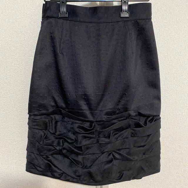 ADORE(アドーア)のADORE 38 ブラック　デザインスカート レディースのスカート(ひざ丈スカート)の商品写真