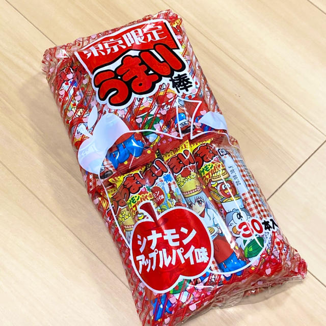 【東京限定❗️】うまい棒　シナモンアップルパイ　30本入り♪ 食品/飲料/酒の食品(菓子/デザート)の商品写真