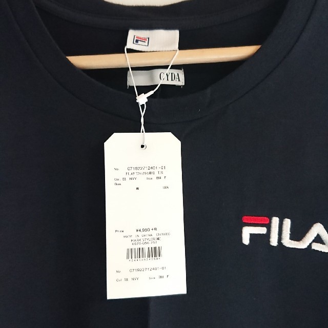 GYDA(ジェイダ)のFILA グラフィックラインBIG Tシャツ ネイビー レディースのトップス(Tシャツ(半袖/袖なし))の商品写真