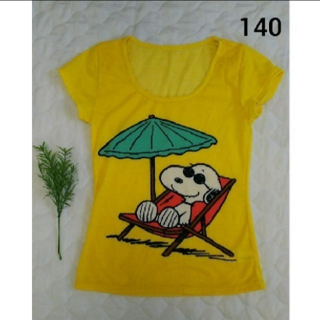 SNOOPY(スヌーピー)の【美品】PEANUTS スヌーピー 黄色 Tシャツ 140㎝ キッズ/ベビー/マタニティのキッズ服女の子用(90cm~)(Tシャツ/カットソー)の商品写真