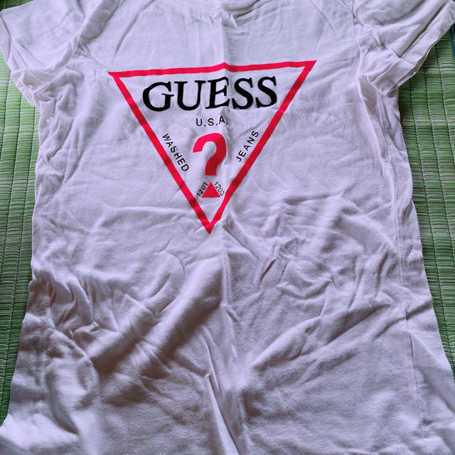 GUESS(ゲス)のguess レディースのトップス(Tシャツ(半袖/袖なし))の商品写真