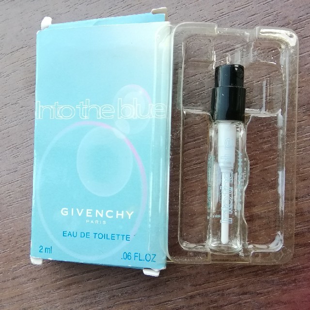 GIVENCHY(ジバンシィ)のジバンシー イントゥ ザ ブルー オーデトワレ コスメ/美容の香水(ユニセックス)の商品写真