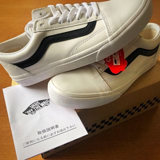 ヴァンズ(VANS)の【新品】VANS バンズ オールドスクール スニーカー 白 レザー 25cm(スニーカー)