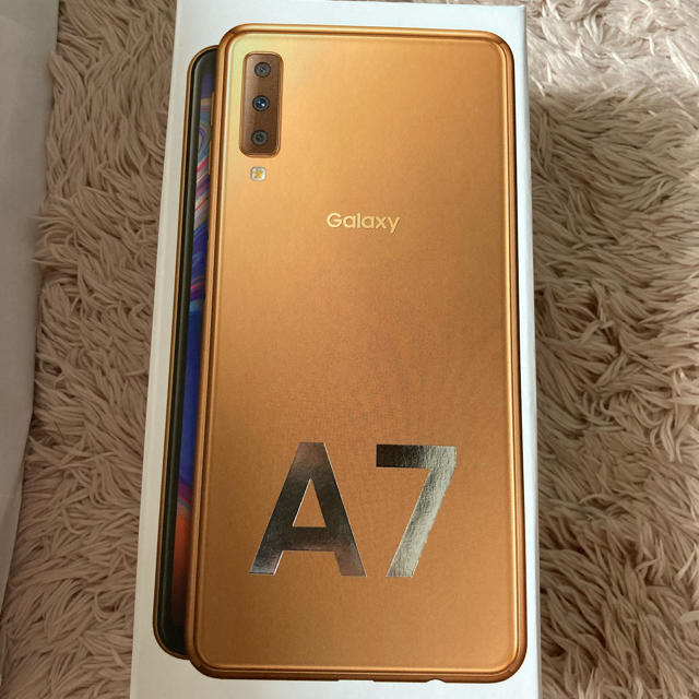 Galaxy A7 ゴールド 64 GB  モバイル　SIMフリー約269時間連続通話時間