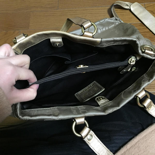 COACH(コーチ)のCOACH ゴールド 2 way Bag レディースのバッグ(ショルダーバッグ)の商品写真