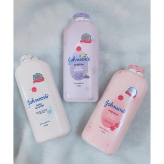 ジョンソン(Johnson's)の👵🏻様専用♡ジョンソンベビーパウダー　300g×3♡(フェイスパウダー)