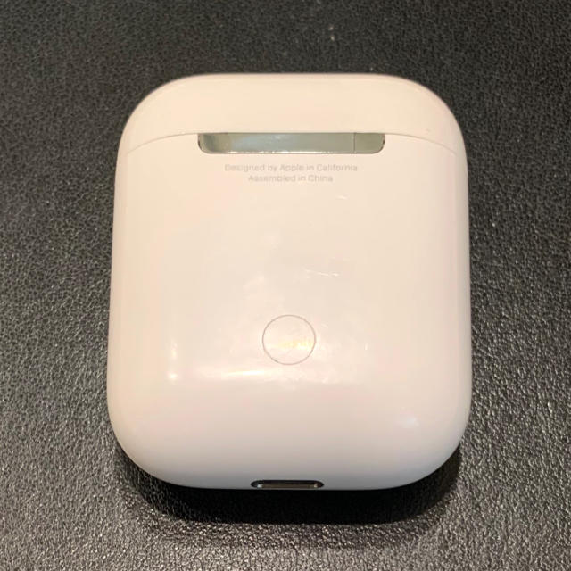 Apple(アップル)のAirpods 第一世代 正規品 (ジャンク品) スマホ/家電/カメラのオーディオ機器(ヘッドフォン/イヤフォン)の商品写真