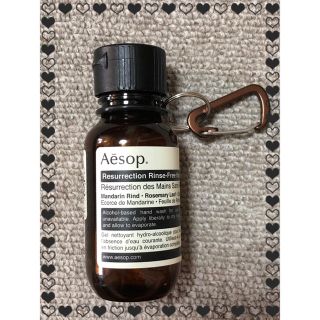 イソップ(Aesop)のAesop リンスフリー ハンドウォッシュ 50mlの携帯ホルダーブラウン(ハンドクリーム)