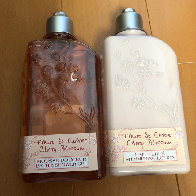 L'OCCITANE(ロクシタン)のロクシタン　シャワージェル&シマーリングボディミルク コスメ/美容のボディケア(ボディローション/ミルク)の商品写真