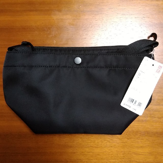UNIQLO(ユニクロ)のユニクロ ナイロンミニショルダーバッグ 黒 レディースのバッグ(ショルダーバッグ)の商品写真