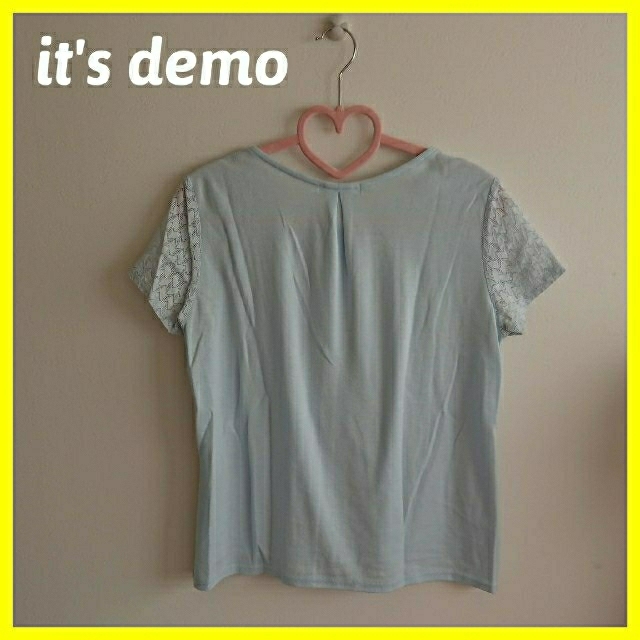 ITS'DEMO(イッツデモ)の【値下げ】it's demo ビジュー付き半袖トップス 水色 L レディースのトップス(シャツ/ブラウス(半袖/袖なし))の商品写真