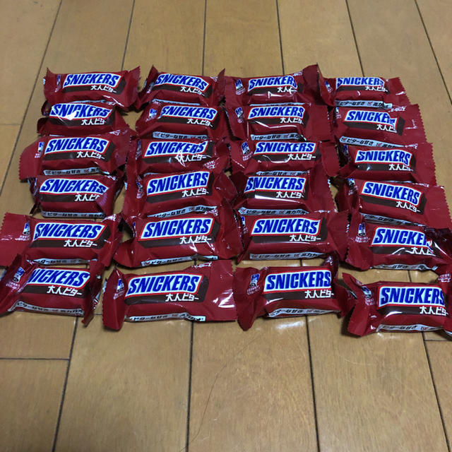 chocolate(チョコレート)のスニッカーズ大人ビター24個 食品/飲料/酒の食品(菓子/デザート)の商品写真