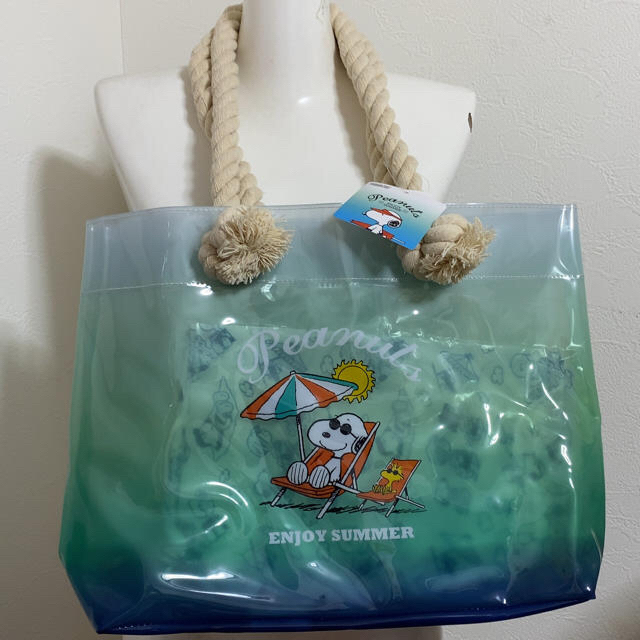 SNOOPY(スヌーピー)の新品タグ付き ロープ付き クリアバッグ スヌーピー プールバッグ  レディースのバッグ(その他)の商品写真