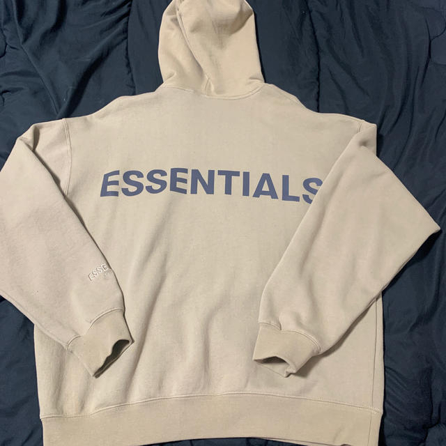 FEAR OF GOD(フィアオブゴッド)のESSENTIALS リフレクターパーカー ベージュ メンズのトップス(パーカー)の商品写真