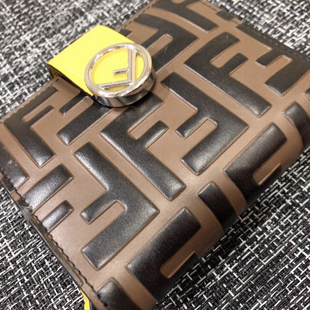 ★美品★FENDI フェンディ エフイズ ズッカ柄 二つ折り財布