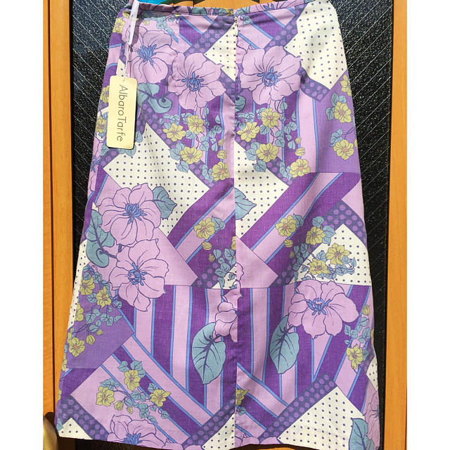 DESIGUAL(デシグアル)の花柄　&  ドット【新品】スカート　M レディースのスカート(ひざ丈スカート)の商品写真