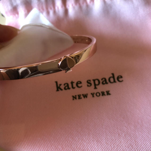 kate spade new york(ケイトスペードニューヨーク)のkate spade バングル レディースのアクセサリー(ブレスレット/バングル)の商品写真