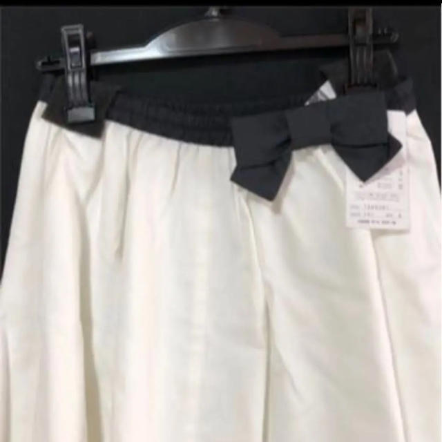 GALLERY VISCONTI(ギャラリービスコンティ)のリボンつき裾チュール使いフレアースカート　ギャラリービスコンティ　新品 レディースのスカート(ひざ丈スカート)の商品写真