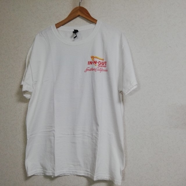 翌日発送可能　IN-AND-OUT BURGER Tシャツ メンズのトップス(Tシャツ/カットソー(半袖/袖なし))の商品写真