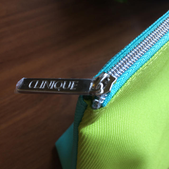 CLINIQUE(クリニーク)のCLINIQUE新品＊配色ポーチ レディースのファッション小物(ポーチ)の商品写真