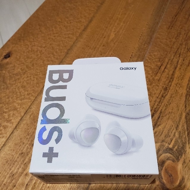 Galaxy(ギャラクシー)のGalaxybuds　新品　３台全てホワイト スマホ/家電/カメラのオーディオ機器(ヘッドフォン/イヤフォン)の商品写真