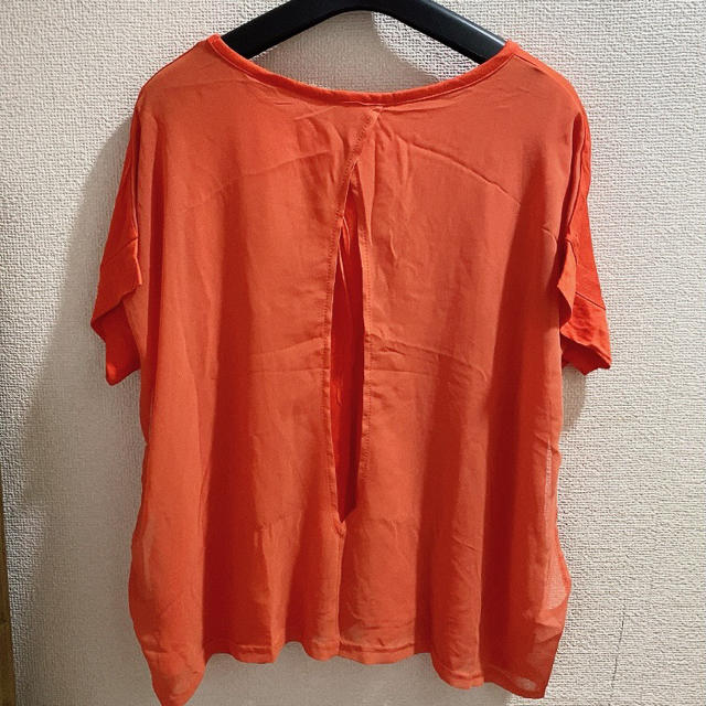 オレンジ　カットソー　Tシャツ　値下げしました‼️ポイント消化 レディースのトップス(Tシャツ(半袖/袖なし))の商品写真