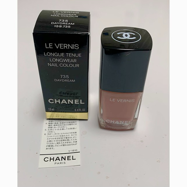 CHANEL(シャネル)のCHANEL ネイル　　735 コスメ/美容のネイル(マニキュア)の商品写真