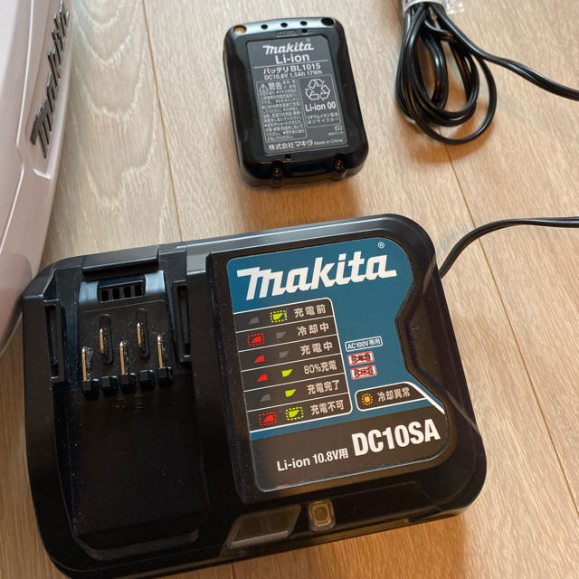 Makita(マキタ)のマキタ makita コードレス掃除機 CL107FD スマホ/家電/カメラの生活家電(掃除機)の商品写真