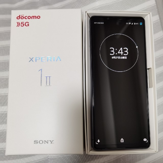 Xperia(エクスペリア)のdocomo Xperia 1 II パープル 純正スタンドカバー付 スマホ/家電/カメラのスマートフォン/携帯電話(スマートフォン本体)の商品写真