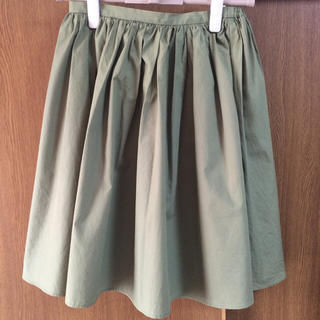 アーバンリサーチ(URBAN RESEARCH)の若草色(グリーン)スカート(ひざ丈スカート)