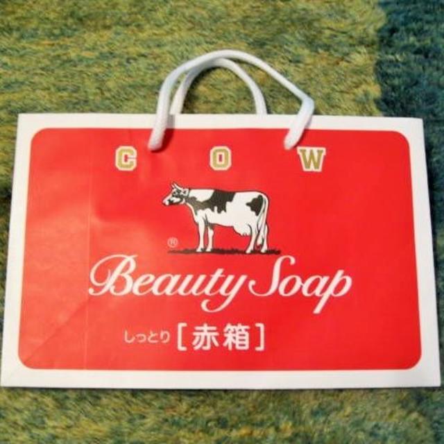 COW(カウブランド)の【限定品】牛乳石鹸　赤箱　石鹸　泡立てネット　紙袋　５点セット コスメ/美容のスキンケア/基礎化粧品(洗顔料)の商品写真