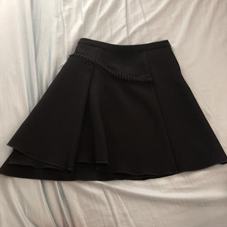 カルヴェン(CARVEN)のCARVEN カルヴェン　黒　ブラック　ミニスカート　フレアスカート(ひざ丈スカート)