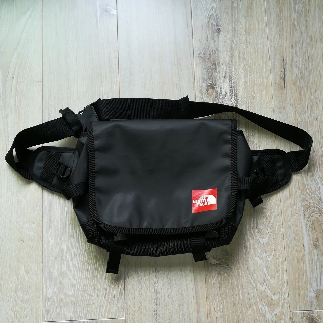 THE NORTH FACE(ザノースフェイス)のTHE NORTH FACE　ノースフェイス　メッセンジャーバッグ　ショルダーバ メンズのバッグ(メッセンジャーバッグ)の商品写真