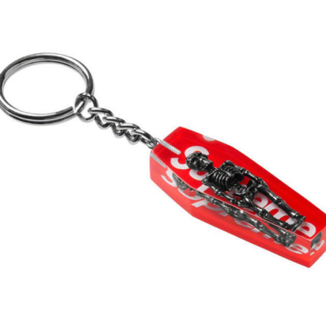 Supreme(シュプリーム)のSupreme Keychain RED シュプリーム　キーホルダー メンズのファッション小物(キーホルダー)の商品写真