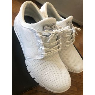 ナイキ(NIKE)のNIKE スニーカー　白　25センチ(スニーカー)