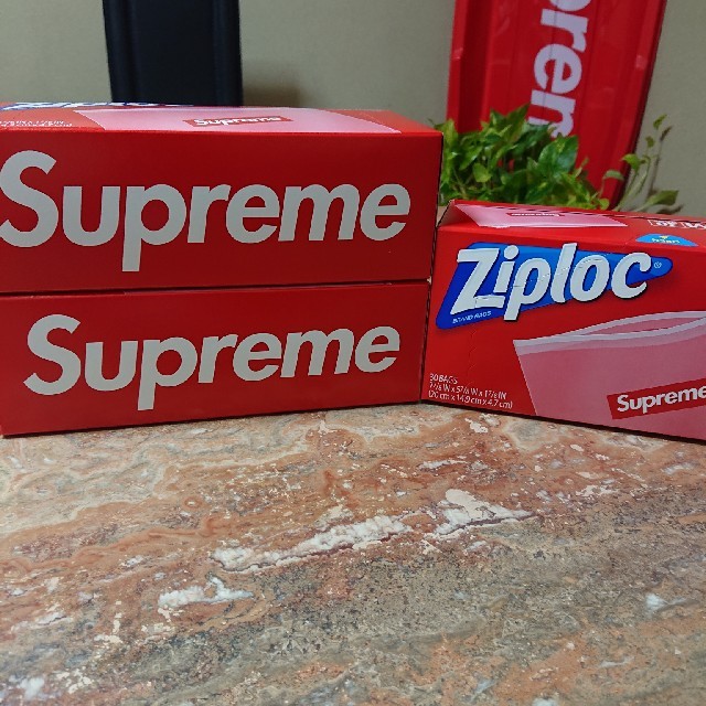 Supreme(シュプリーム)のSupreme20ss week18 Ziploc3個セット 送料込み インテリア/住まい/日用品のインテリア/住まい/日用品 その他(その他)の商品写真