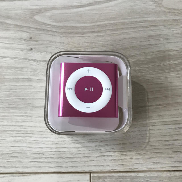 Apple(アップル)のiPod shuffle2GB 本体、イヤホン、変換アダプタ3点セット スマホ/家電/カメラのオーディオ機器(ポータブルプレーヤー)の商品写真