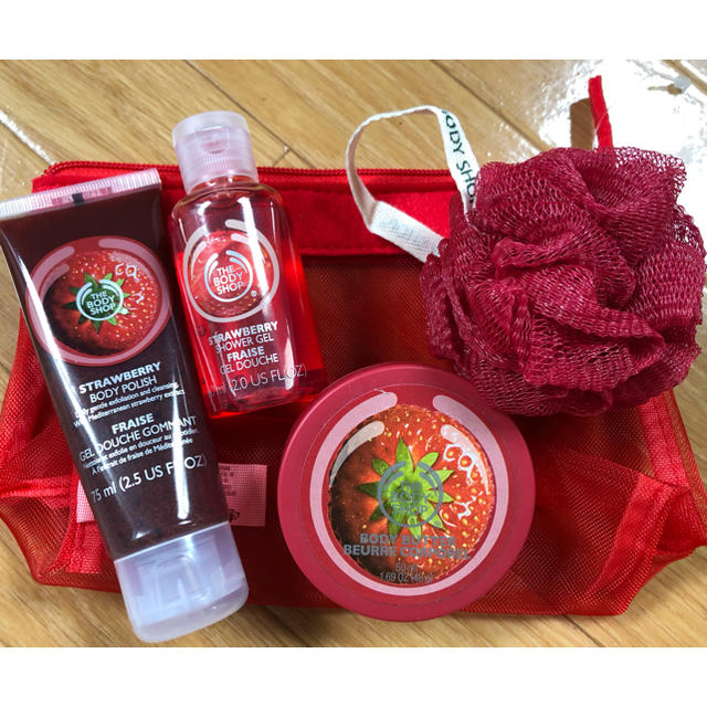 THE BODY SHOP(ザボディショップ)のThe Body shop ストロベリーセット コスメ/美容のボディケア(ボディクリーム)の商品写真