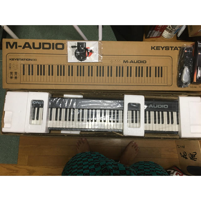 中古美品 M-AUDIO Keystation 88 とペダルセット 楽器のDTM/DAW(MIDIコントローラー)の商品写真