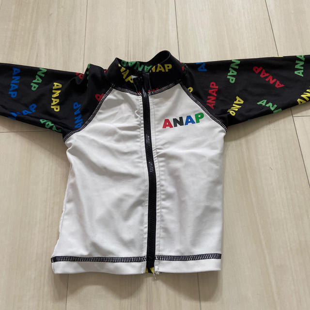 ANAP(アナップ)のキッズラッシュガード キッズ/ベビー/マタニティのベビー服(~85cm)(水着)の商品写真